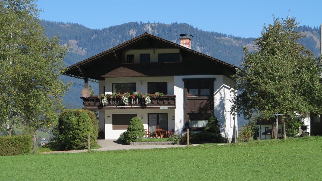 Ferienwohnung Kunterbunt Gosau Zimmer foto